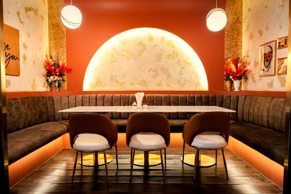 Vincere La Pizza โซนรับประทานอาหารมุมกว้าง ซุ้มโค้ง terrazzo